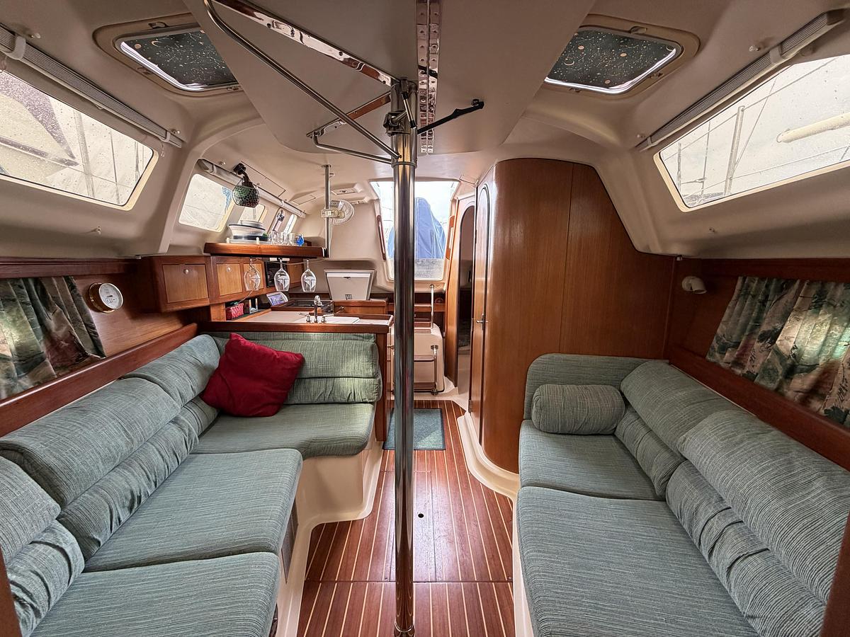 Used 1997 Hunter 310
