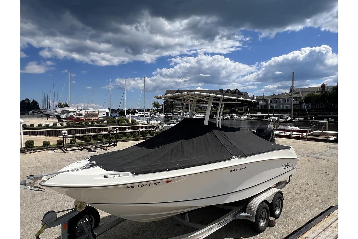 Used 2015 Boston Whaler 220 Outrage