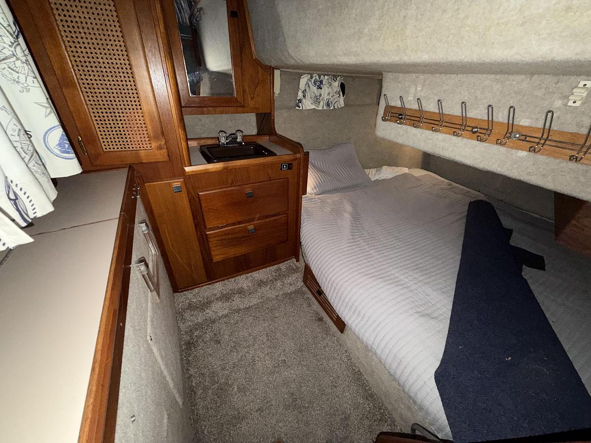 Used 1986 Bayliner 3270