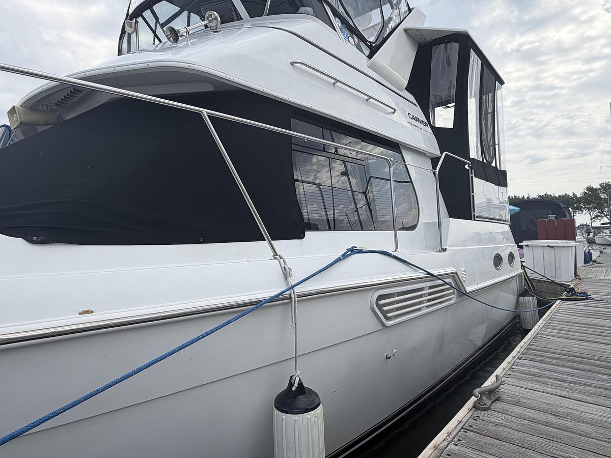 Used 2001 Carver 326 Aft Cabin Motor Yacht