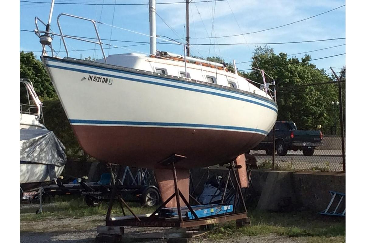 Used 1983 Marlow-Hunter 27 Cherubini