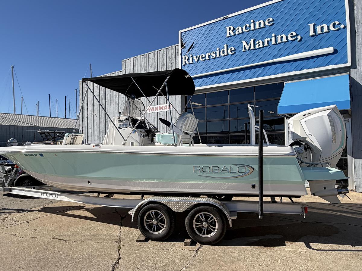 Used 2020 Robalo 226 Cayman