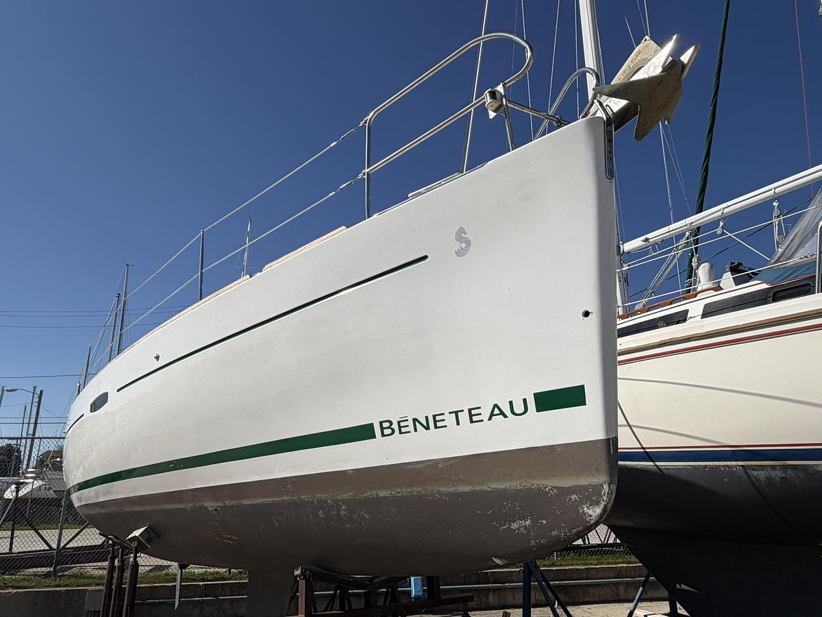 Used 2010 Beneteau Oceanis 34