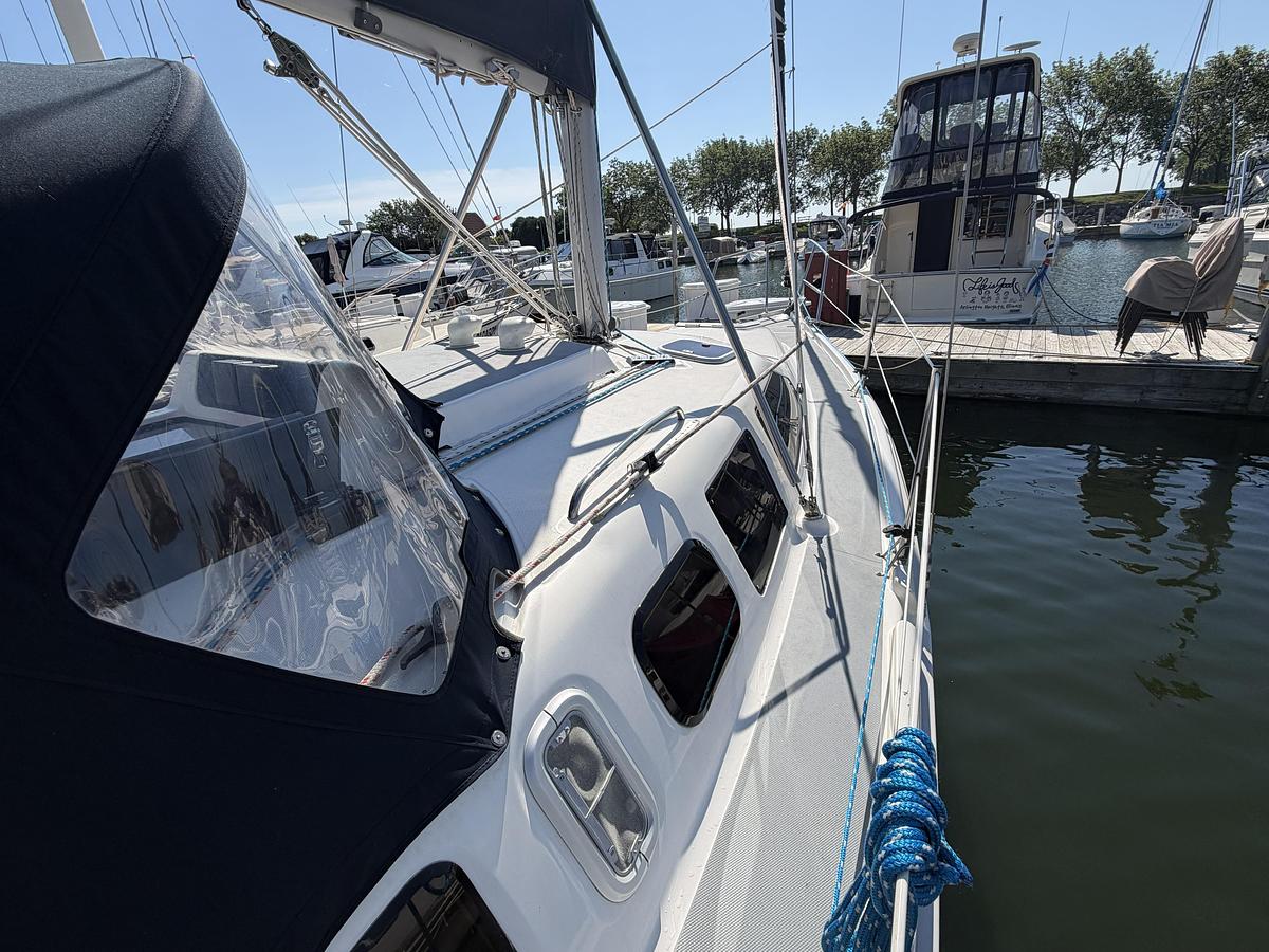 Used 1997 Hunter 310