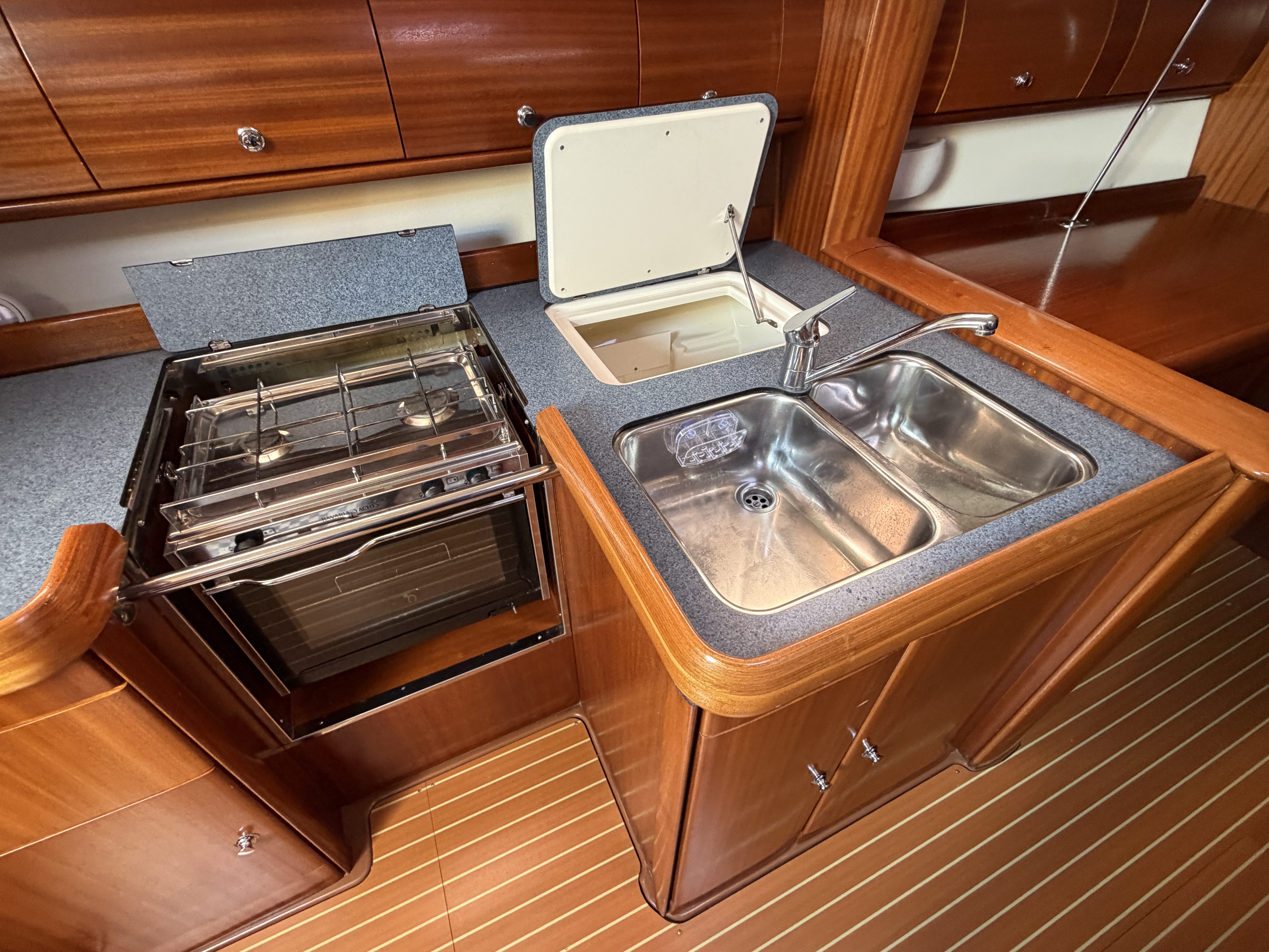 Used 2004 Bavaria 38