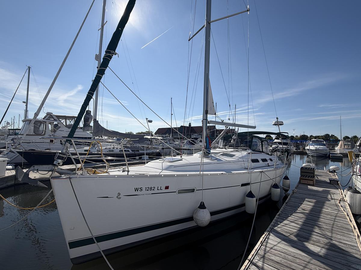 Used 2005 Beneteau 373