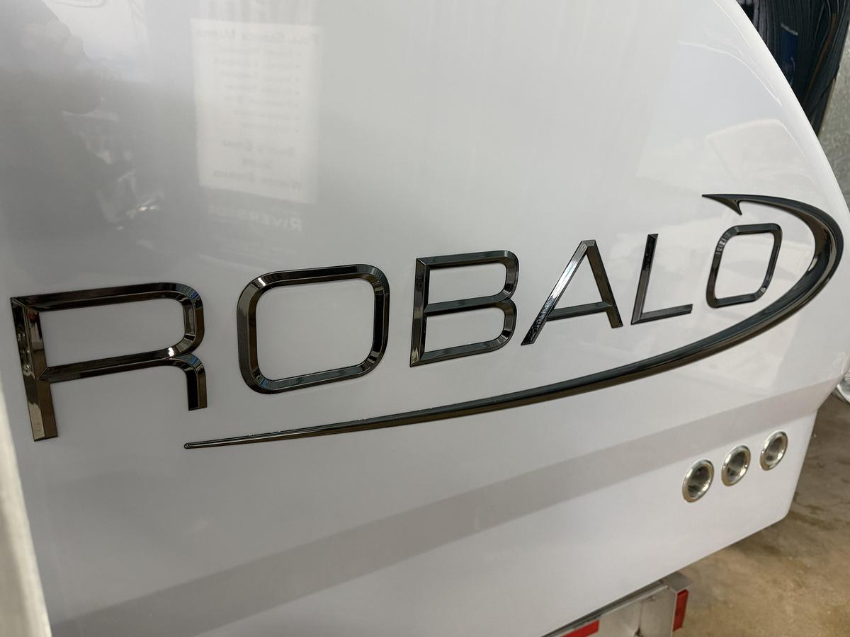 2027 Robalo R250