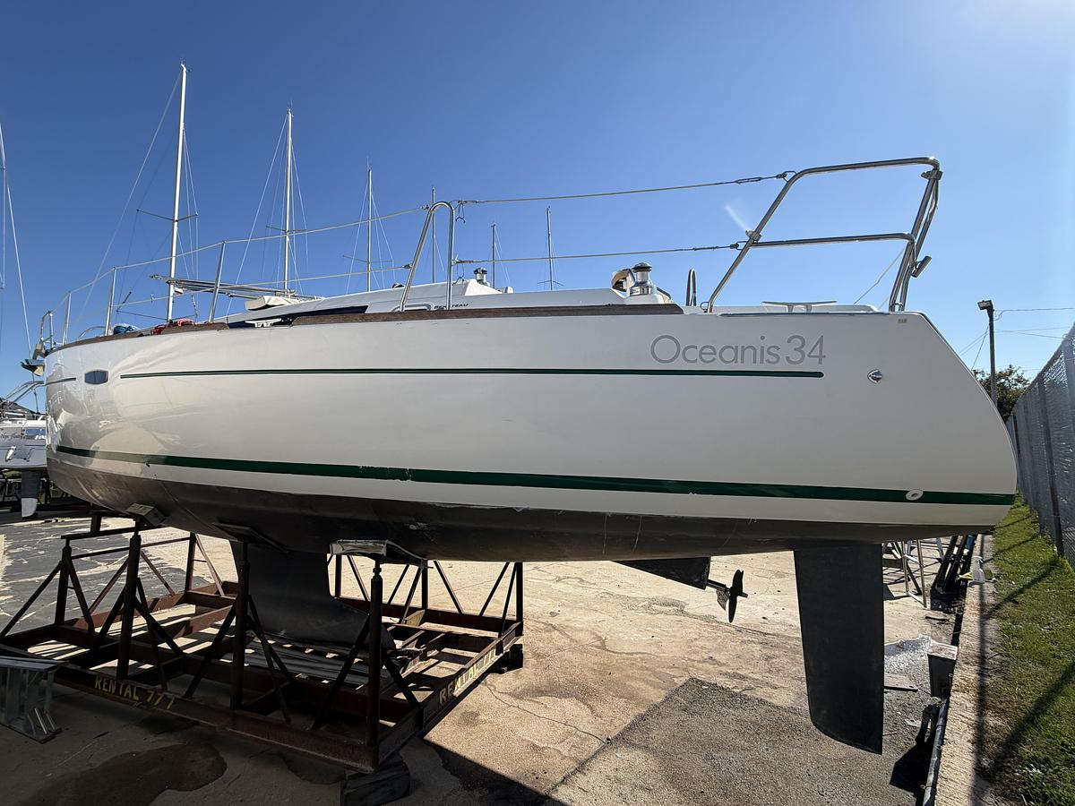 Used 2010 Beneteau Oceanis 34