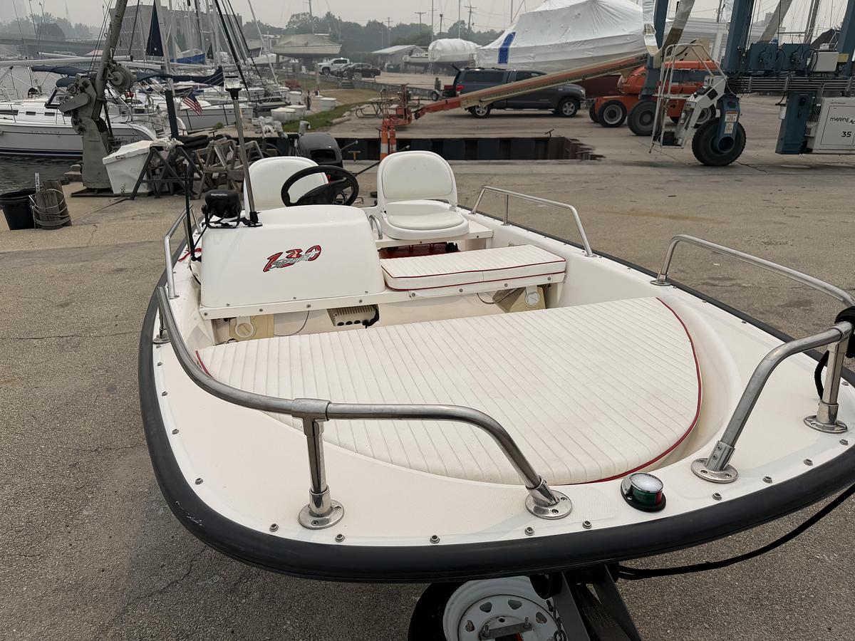 Used 2002 Boston Whaler 130 Sport