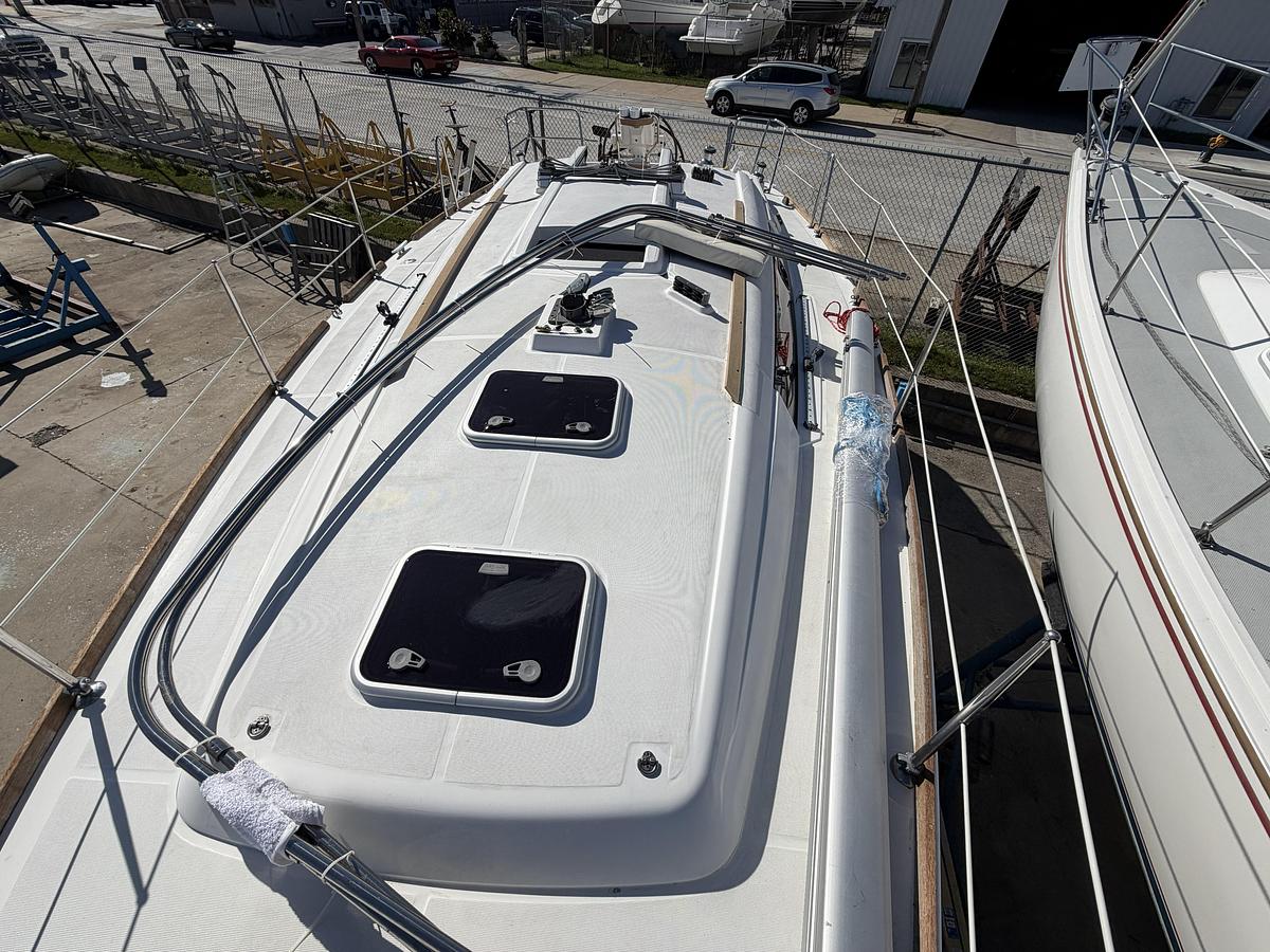 Used 2010 Beneteau Oceanis 34
