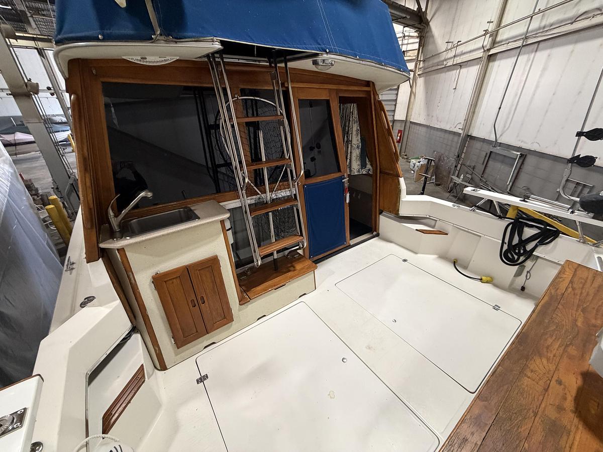 Used 1986 Bayliner 3270