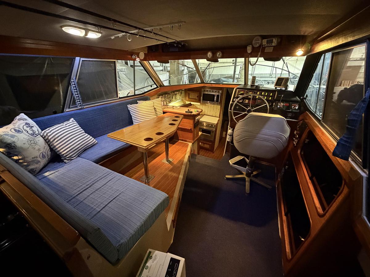 Used 1986 Bayliner 3270