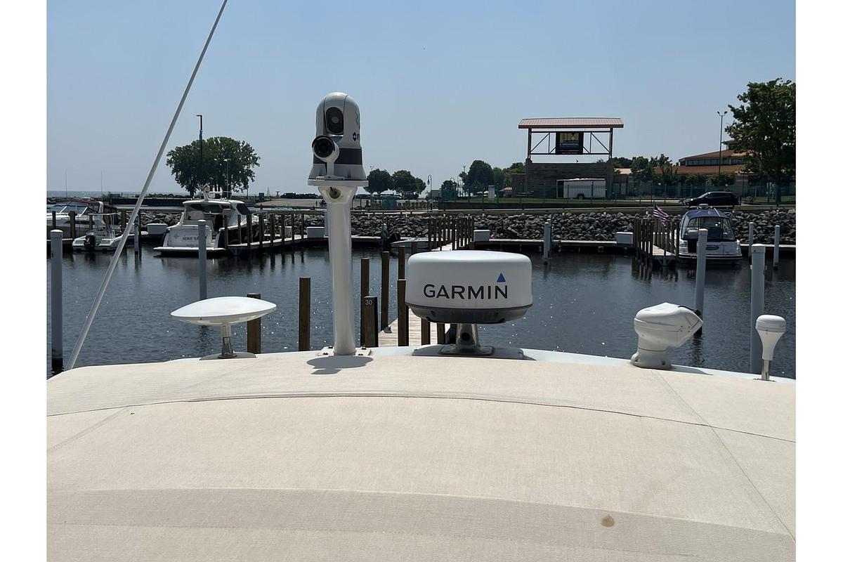 Used 2001 Cruisers Yachts 3672