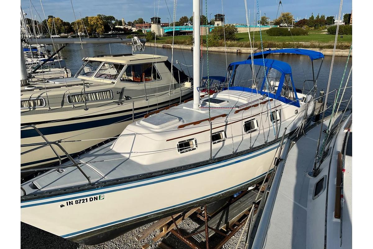 Used 1983 Marlow-Hunter 27 Cherubini
