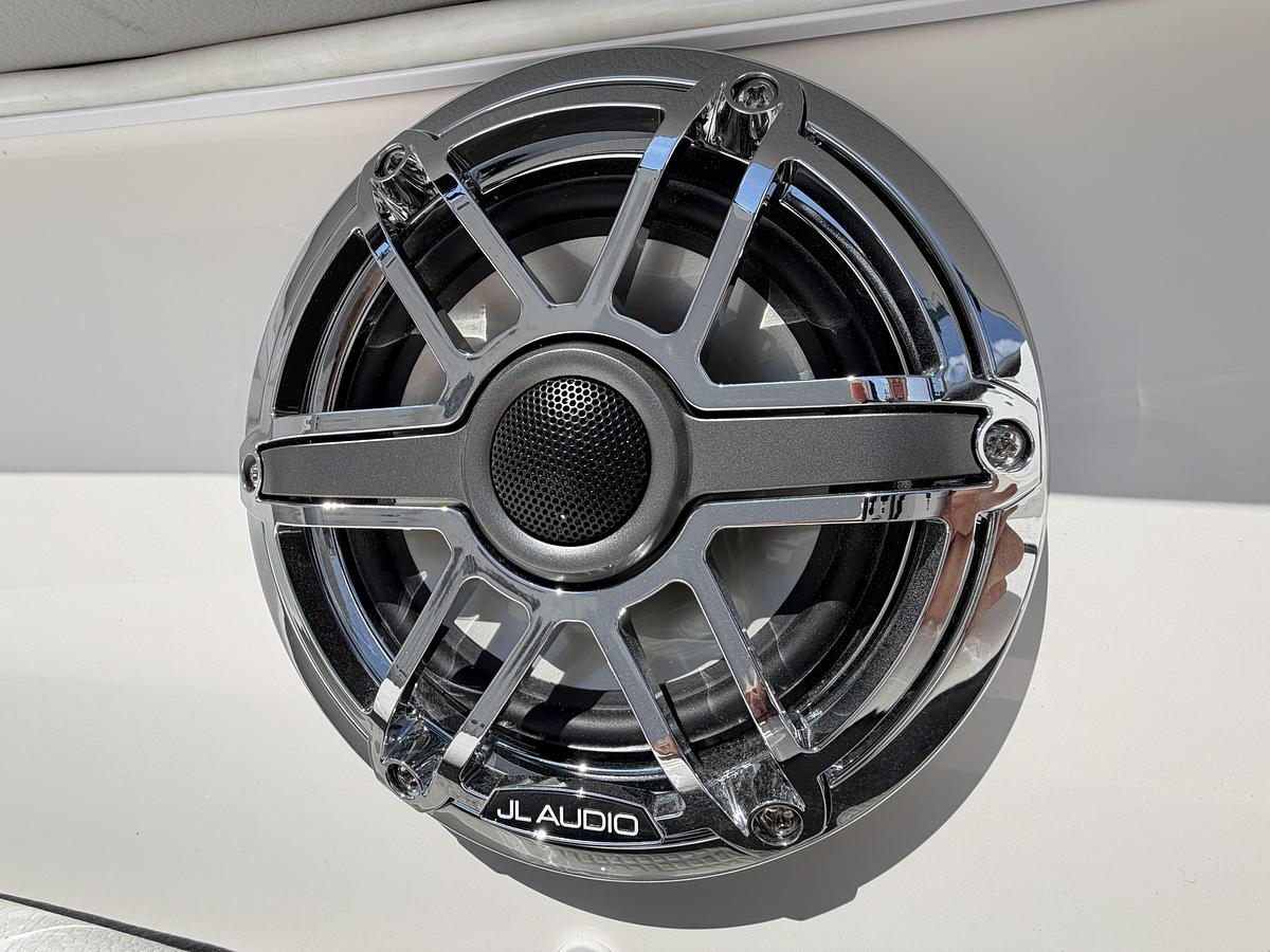 2026 Robalo R317 Dual Console