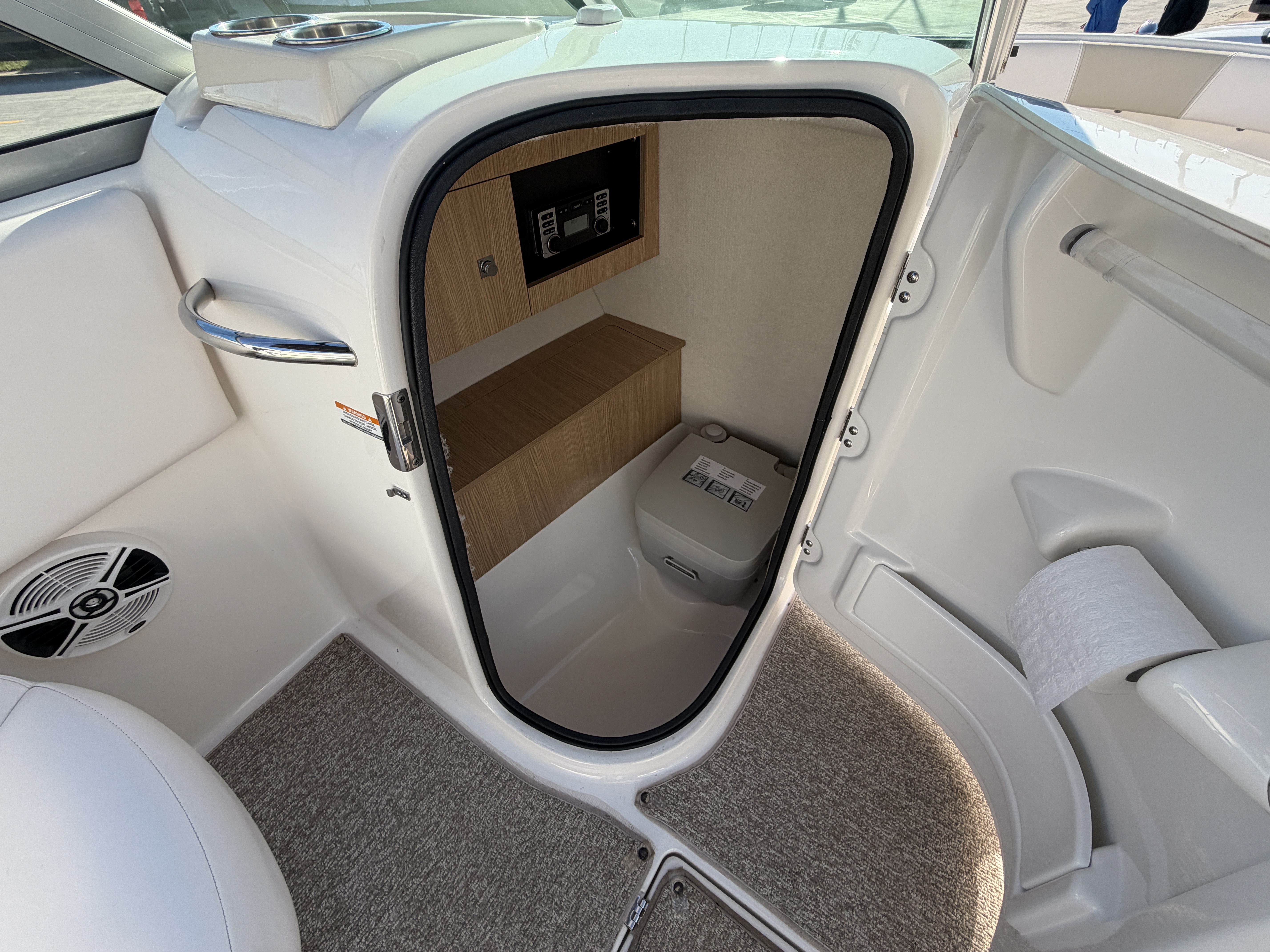 Used 2014 Robalo R227 Dual Console