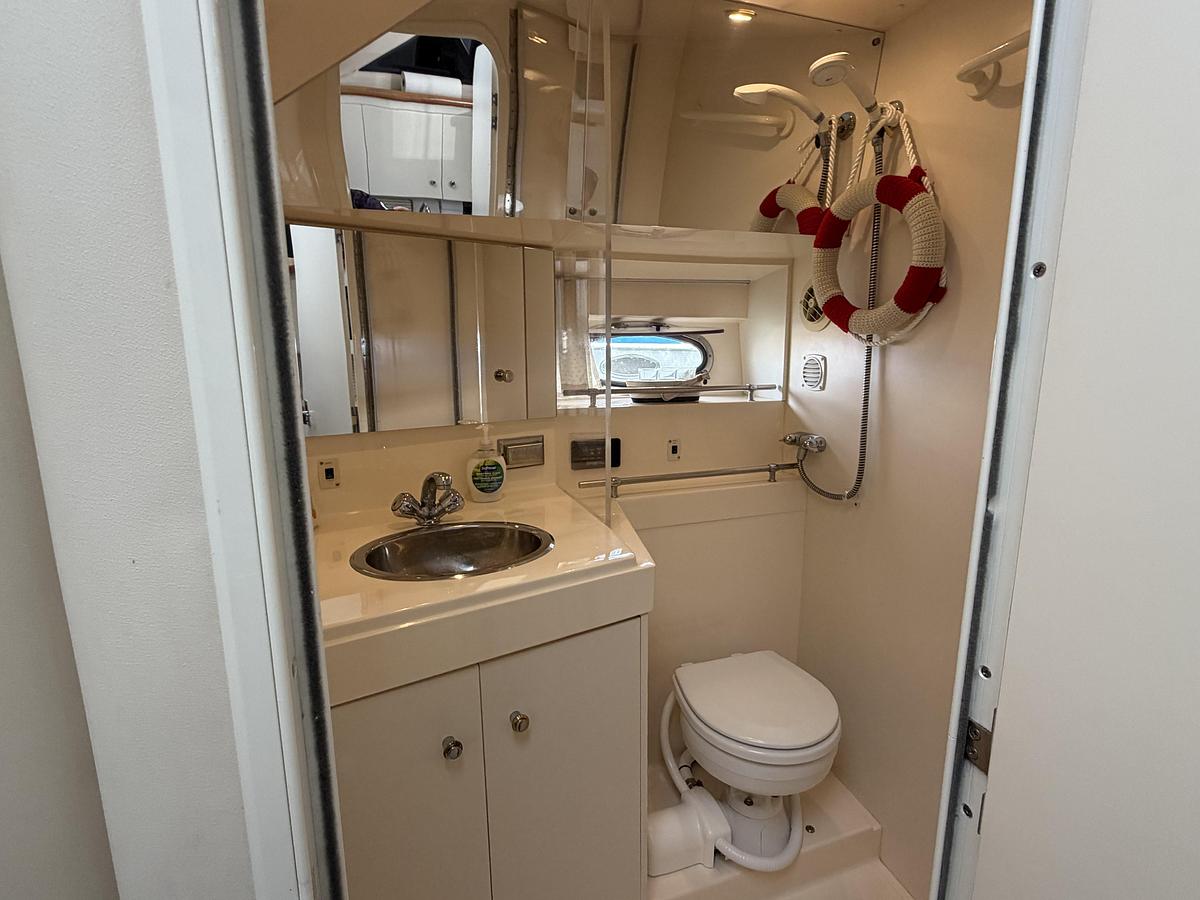Used 2001 Carver 326 Aft Cabin Motor Yacht