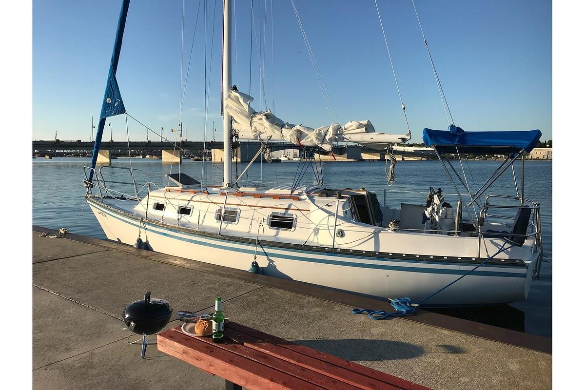 Used 1983 Marlow-Hunter 27 Cherubini