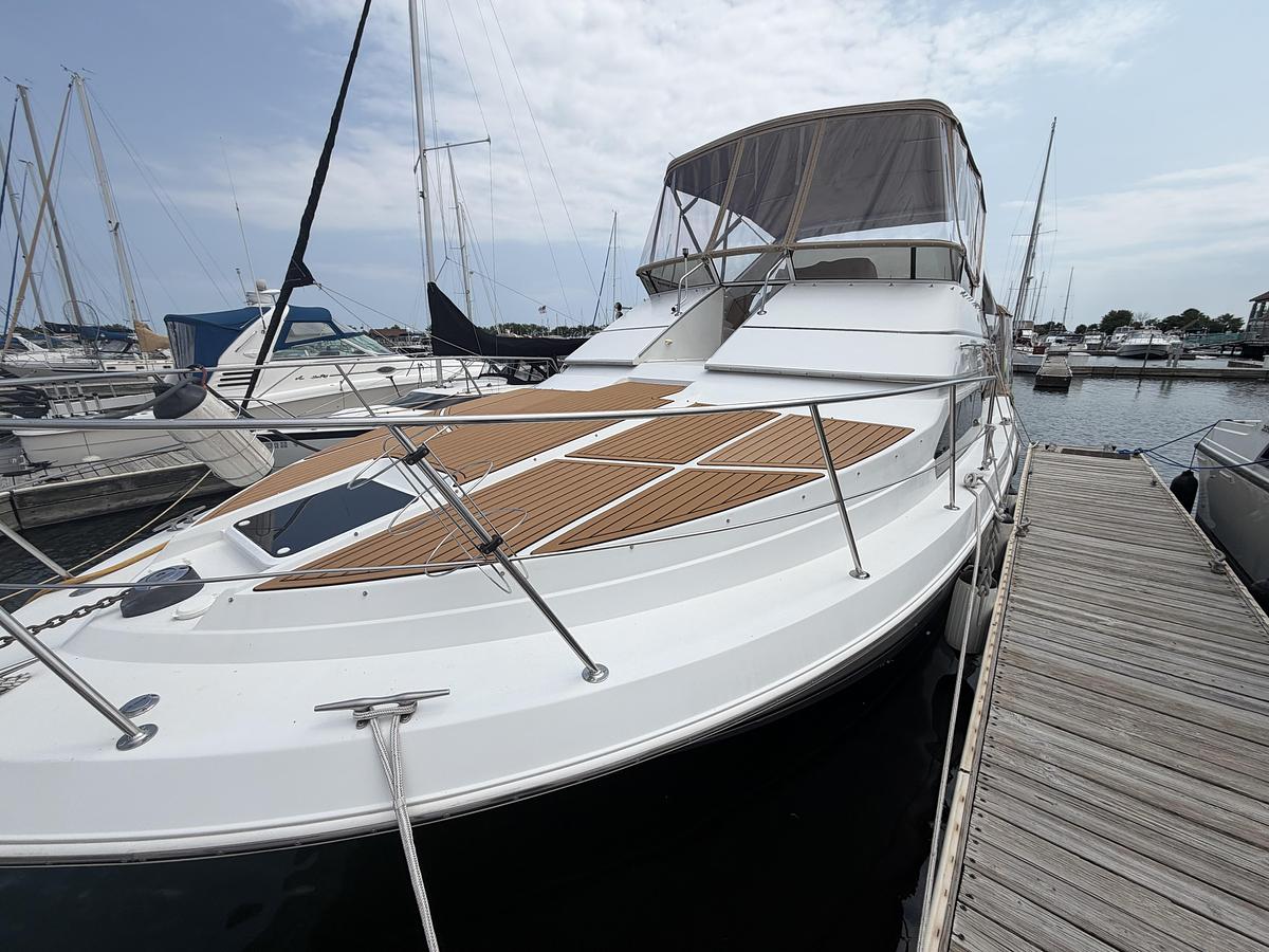 Used 1999 Carver 380 Santego