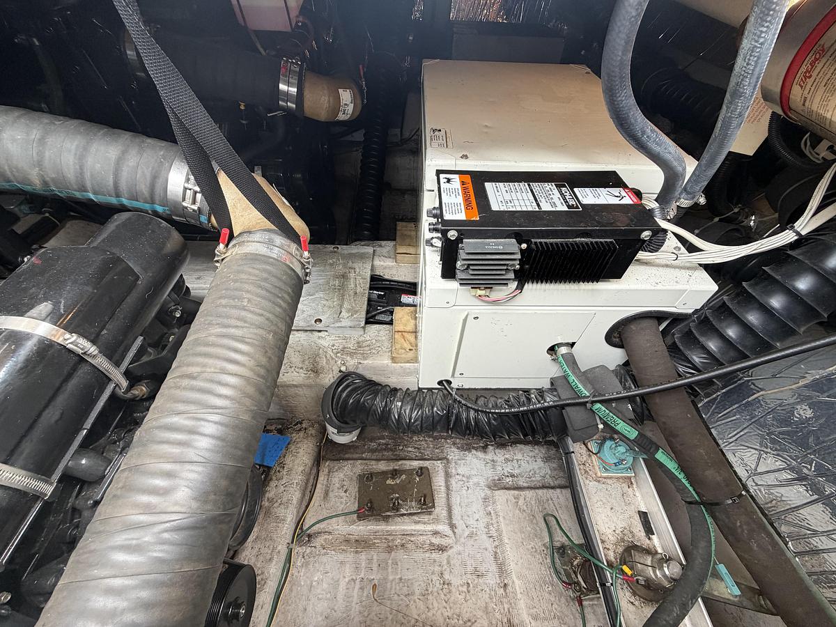 Used 1999 Carver 380 Santego