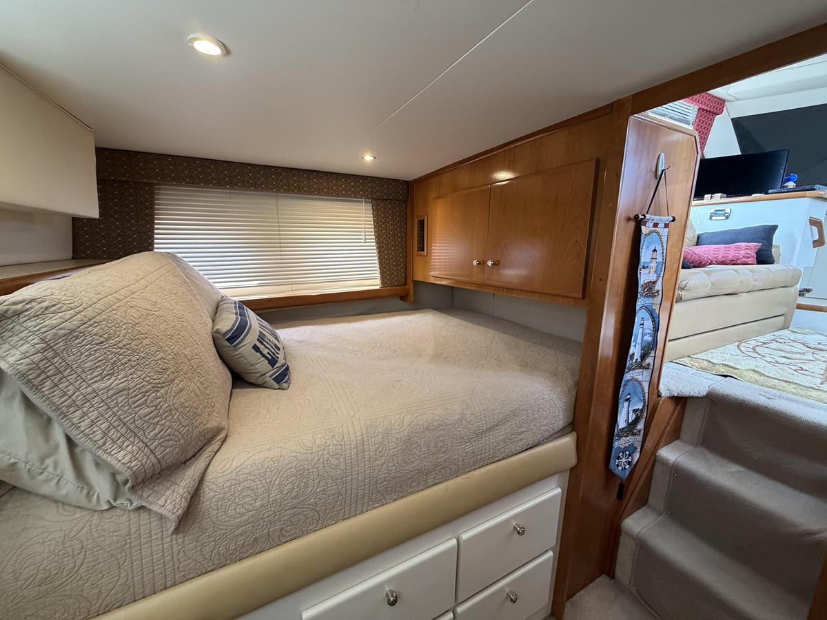 Used 2001 Carver 326 Aft Cabin Motor Yacht
