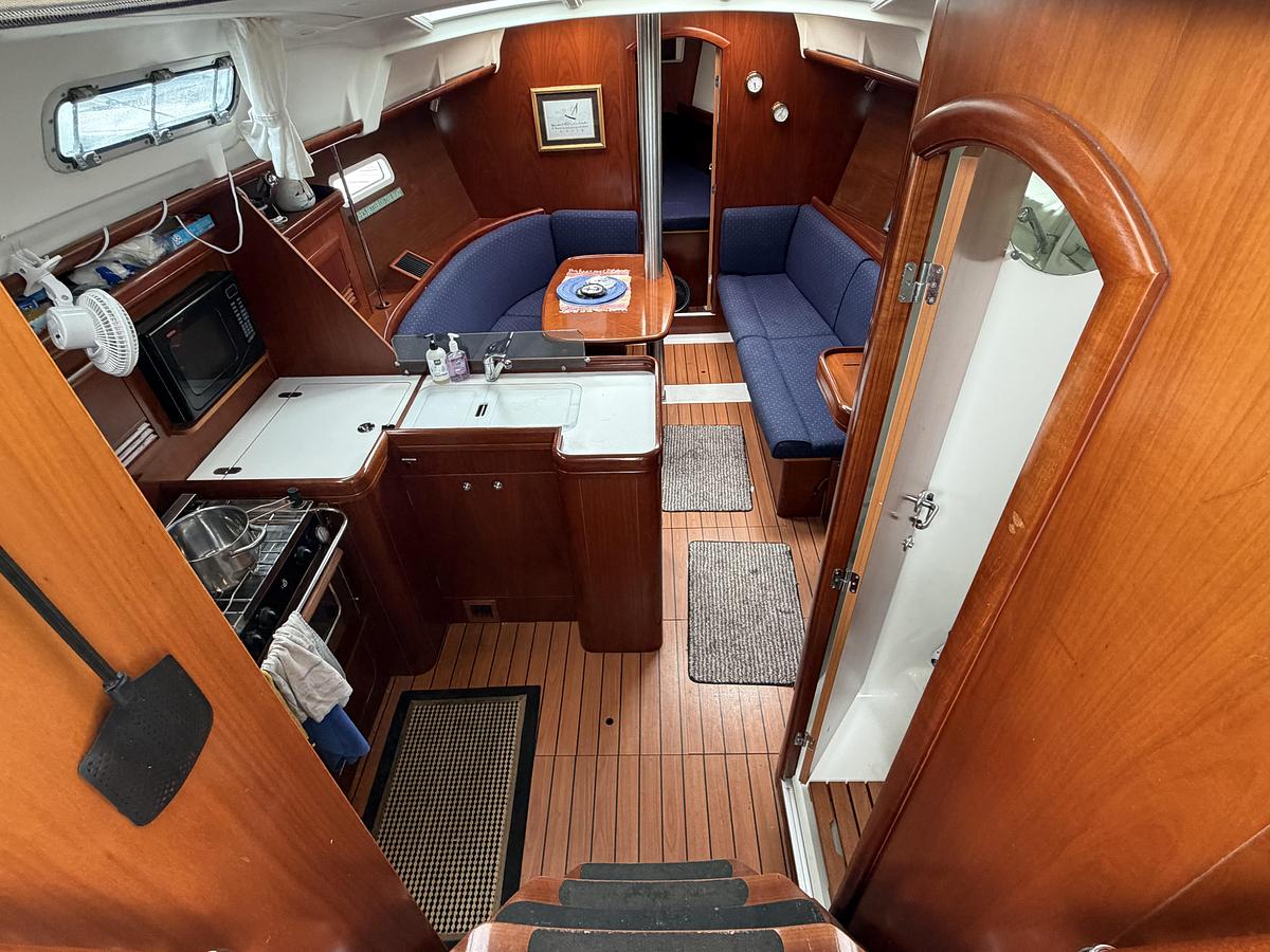 Used 2005 Beneteau 373