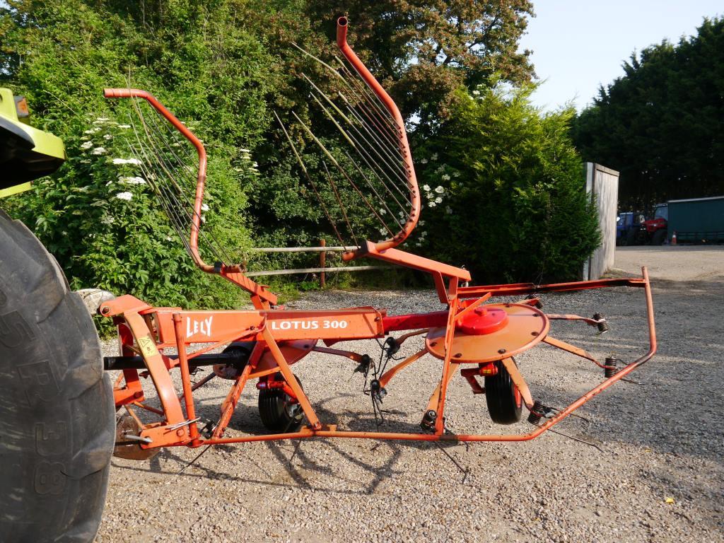 Used Lely Lotus 300 Tedder Rake