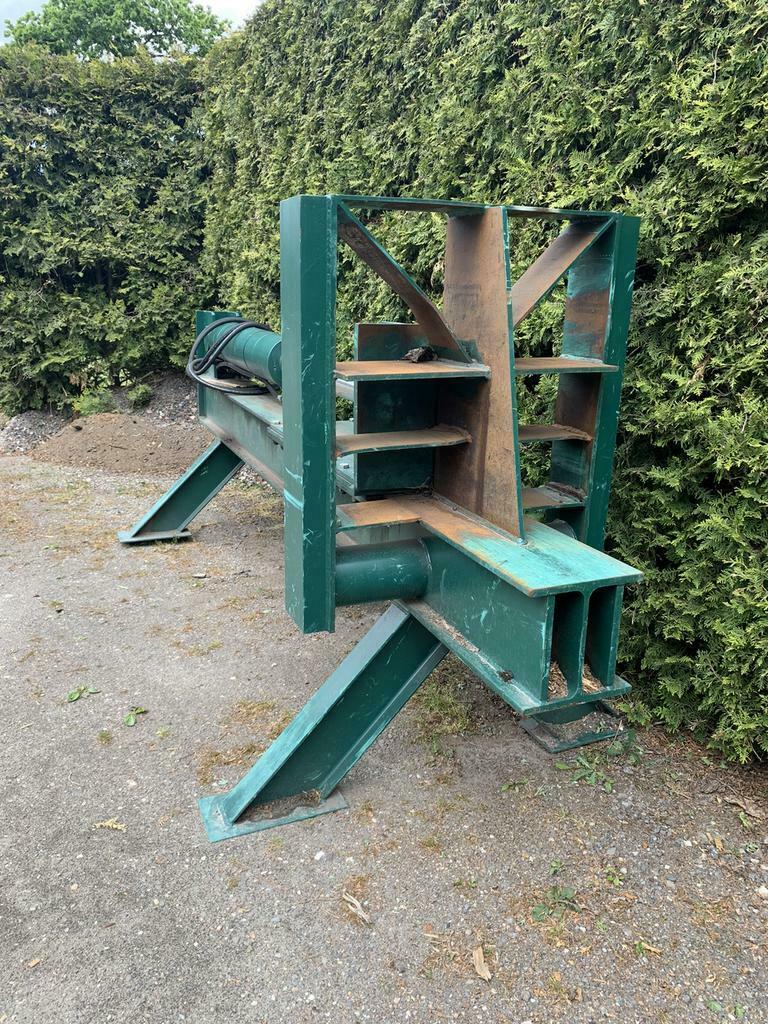 Gebruikt Houtkloofmachine 80 ton