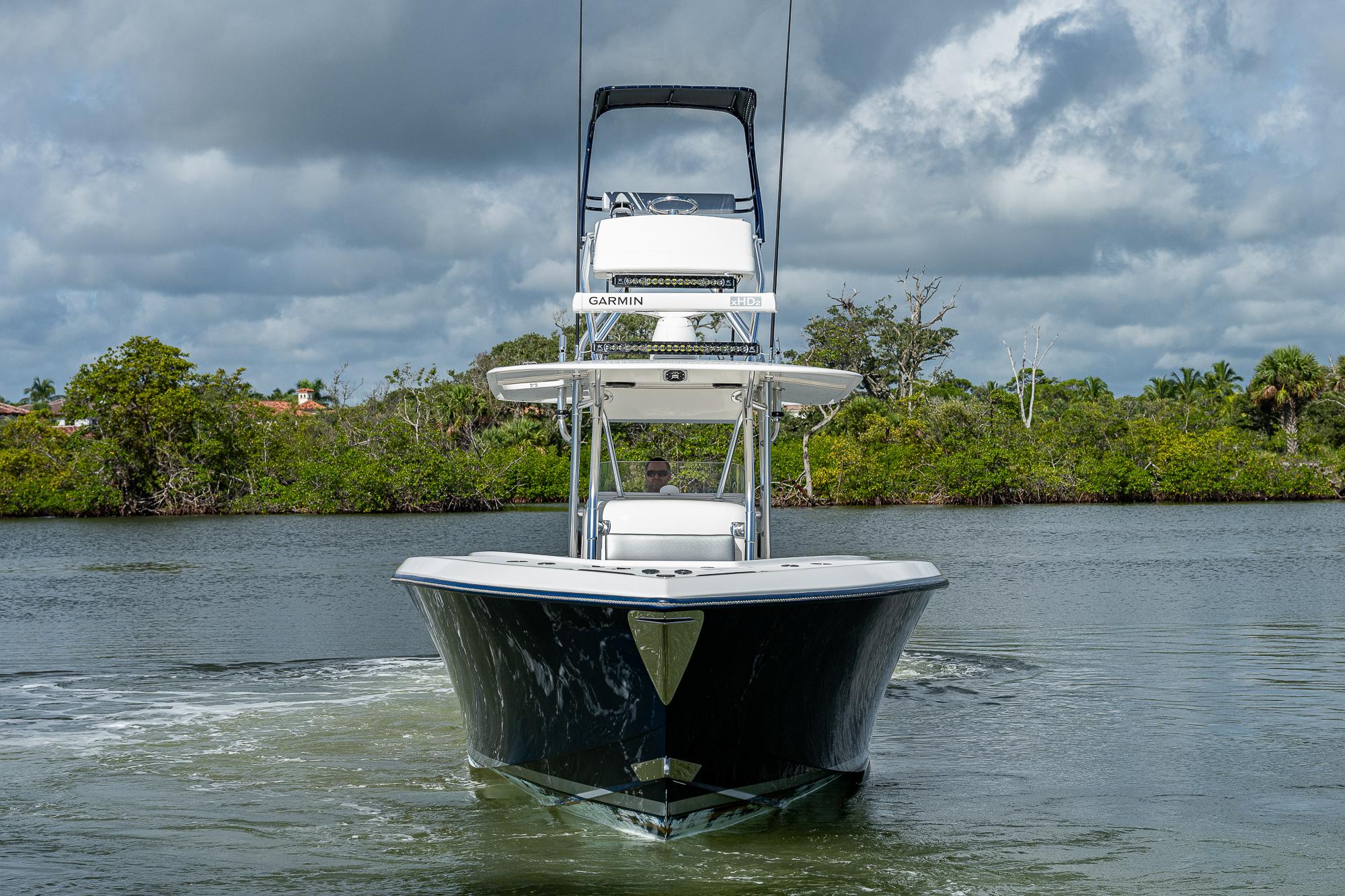 Used 2005 Venture 39 Open