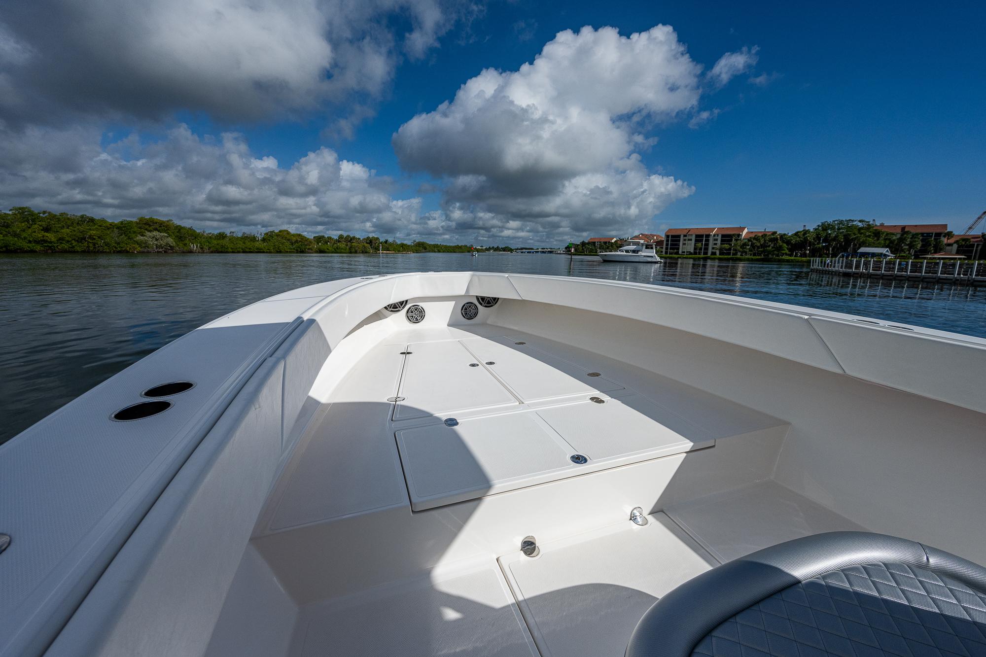 Used 2005 Venture 39 Open