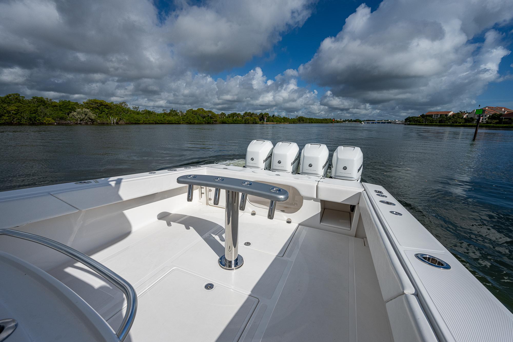 Used 2005 Venture 39 Open