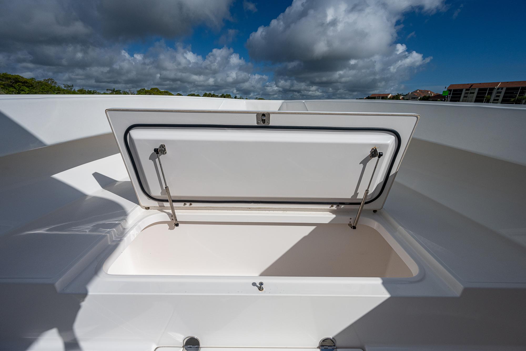 Used 2005 Venture 39 Open