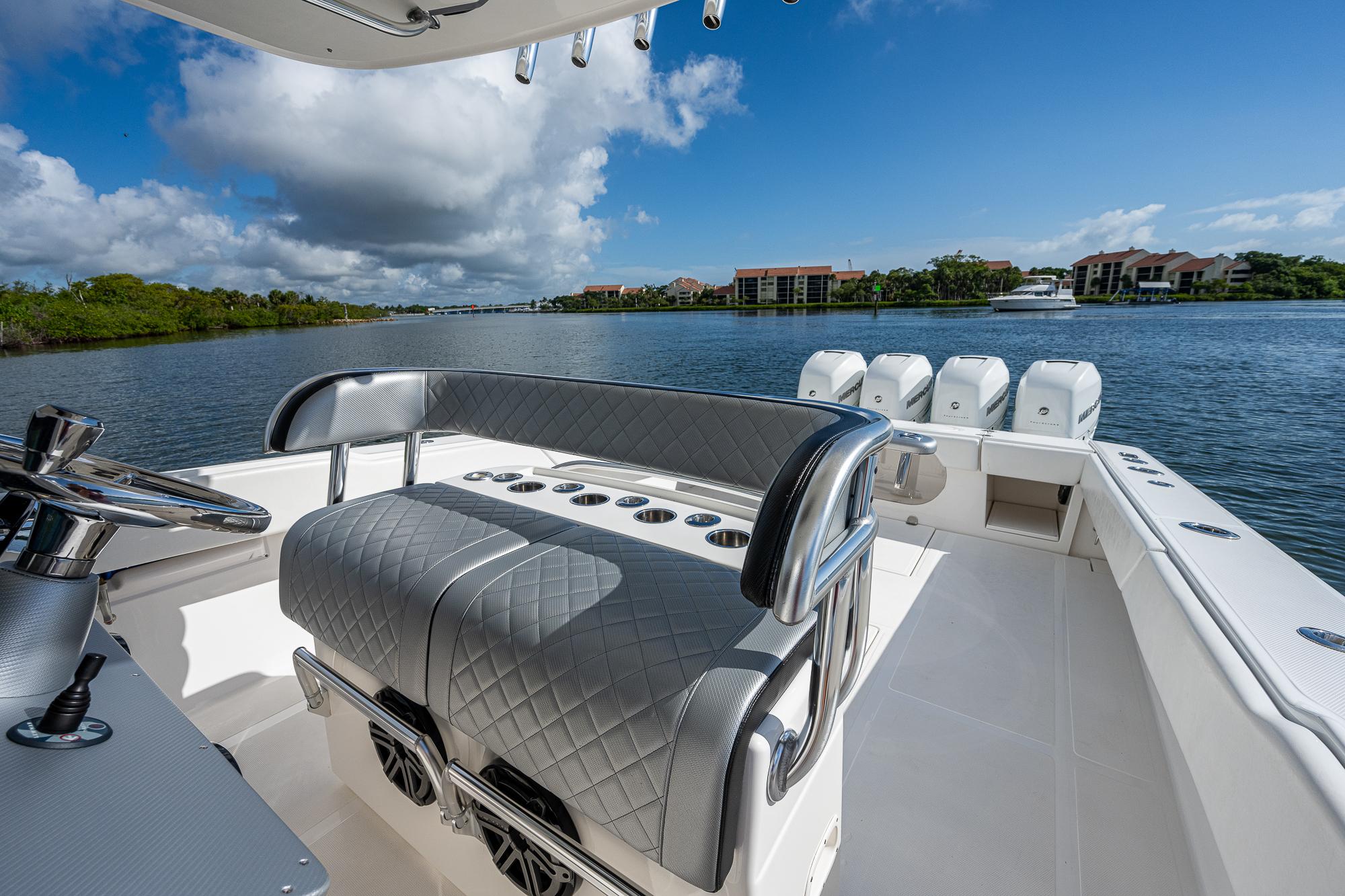 Used 2005 Venture 39 Open