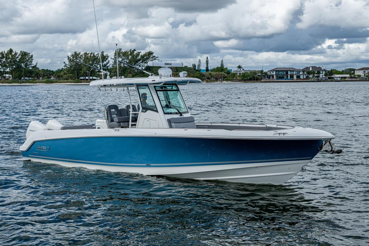 Used 33ft 2023 Boston Whaler 330 Outrage