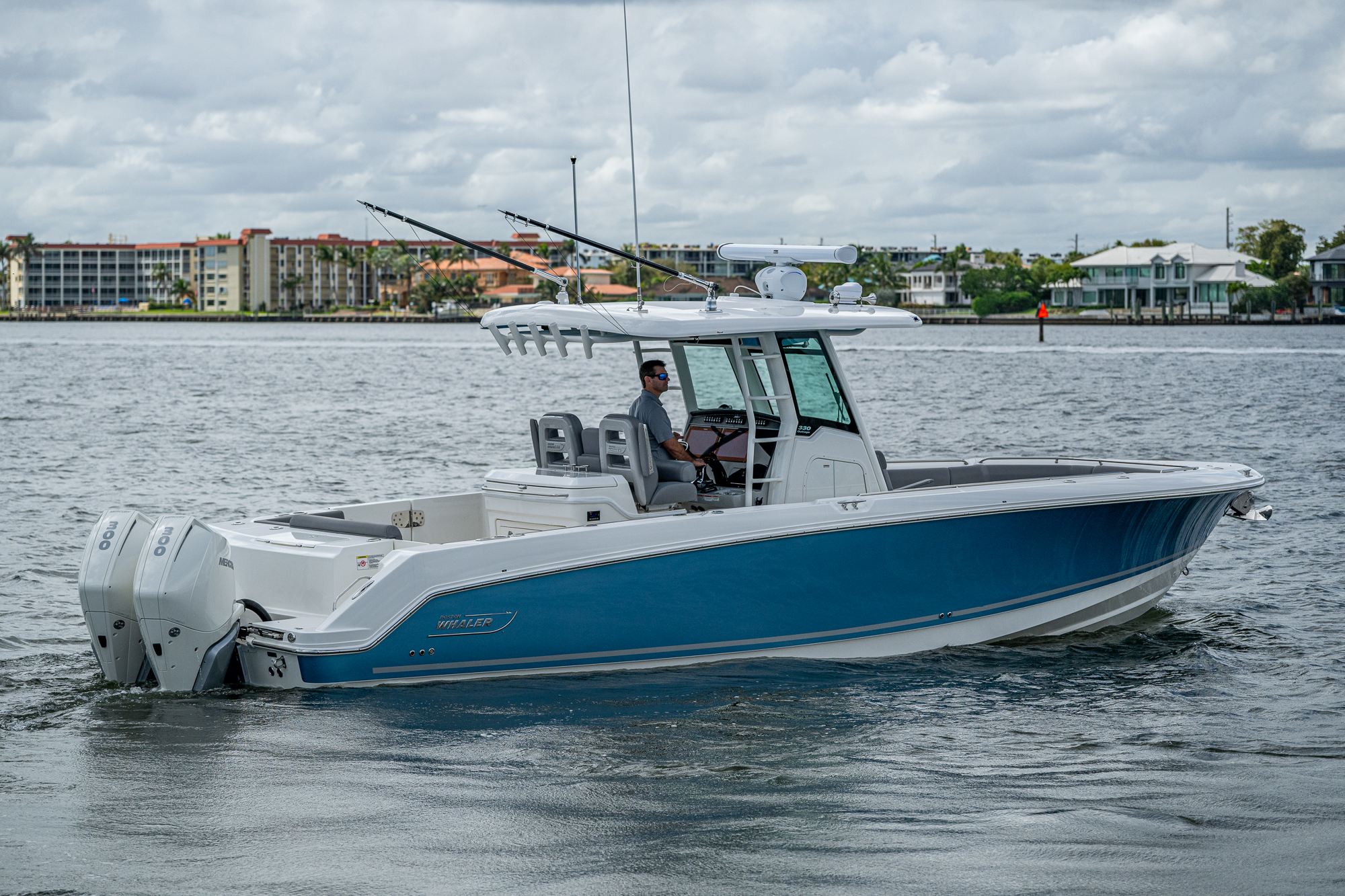 Used 33ft 2023 Boston Whaler 330 Outrage