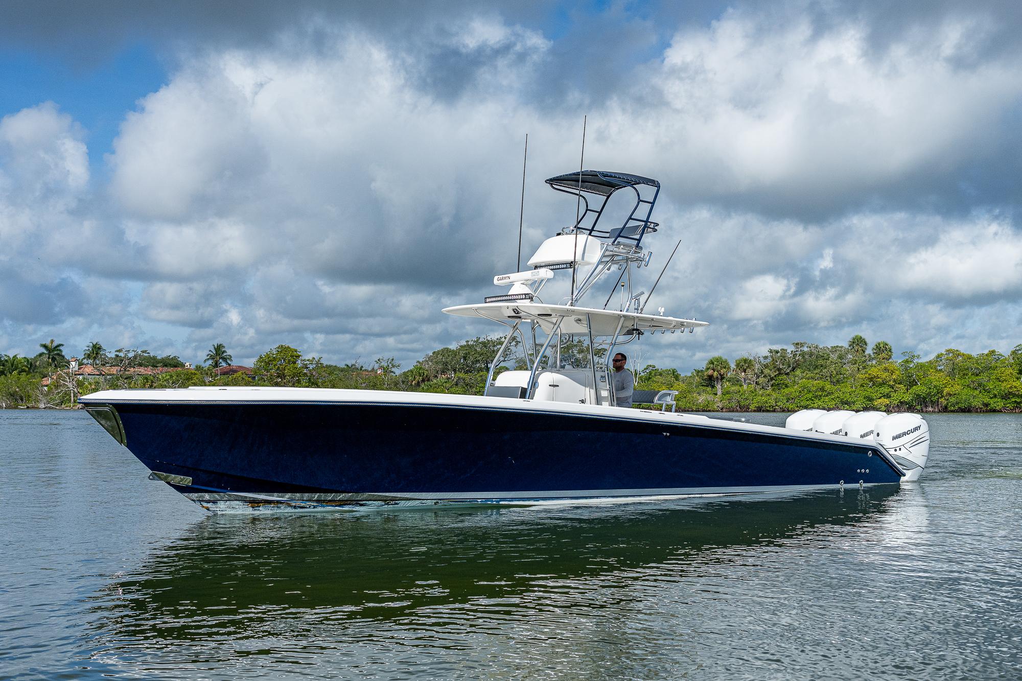 Used 2005 Venture 39 Open