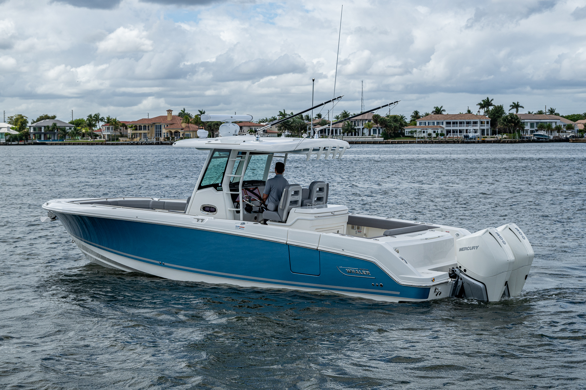 Used 33ft 2023 Boston Whaler 330 Outrage