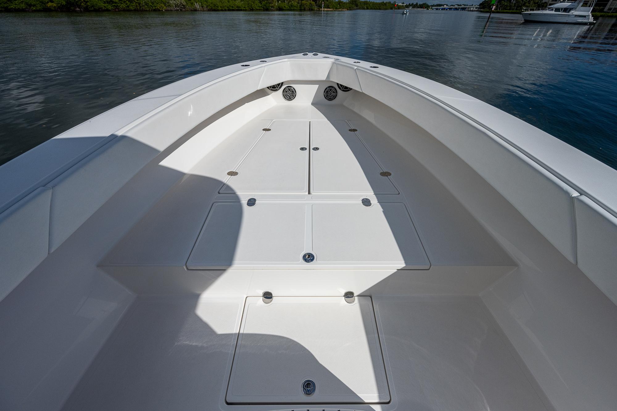 Used 2005 Venture 39 Open