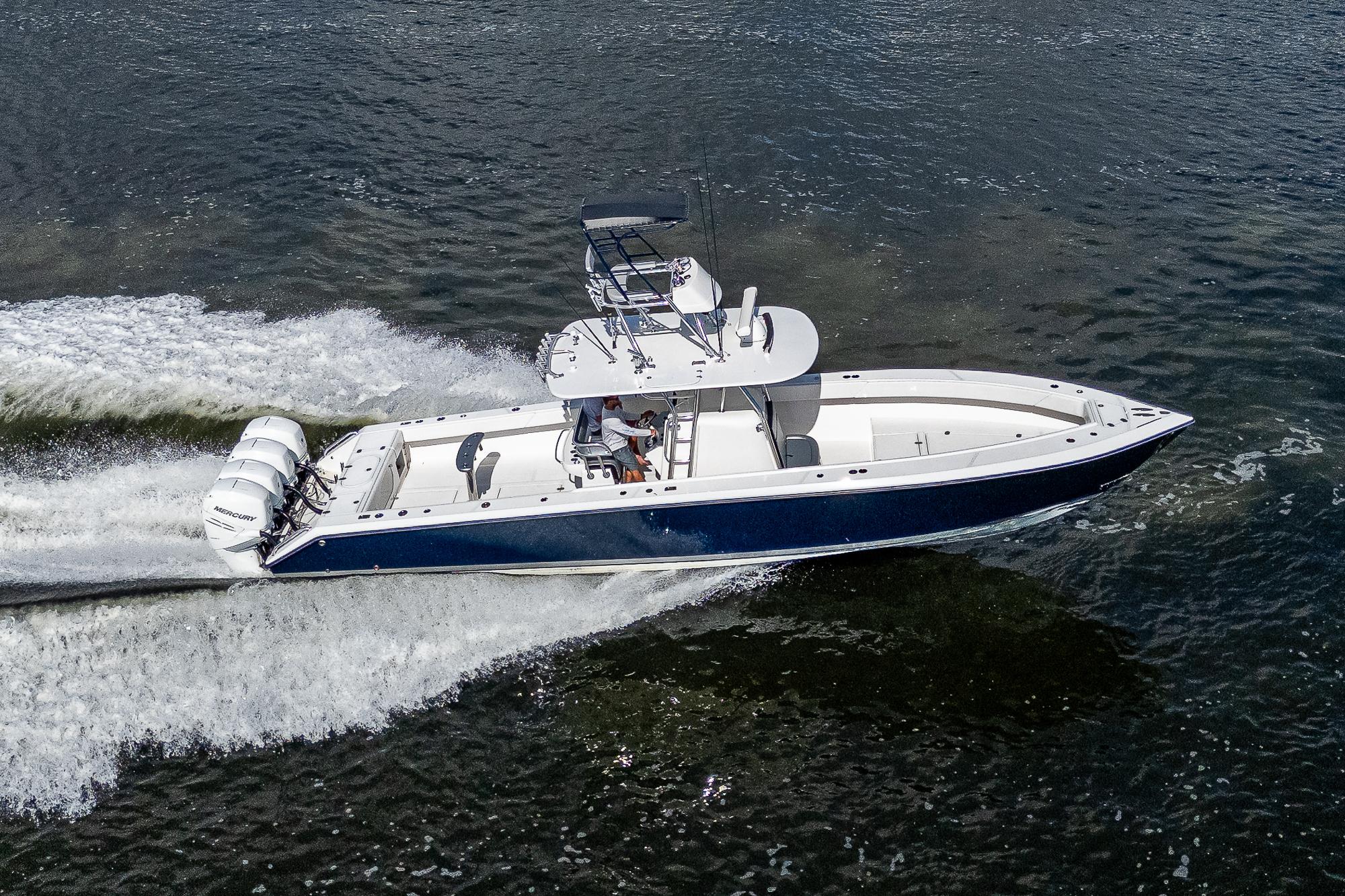 Used 2005 Venture 39 Open
