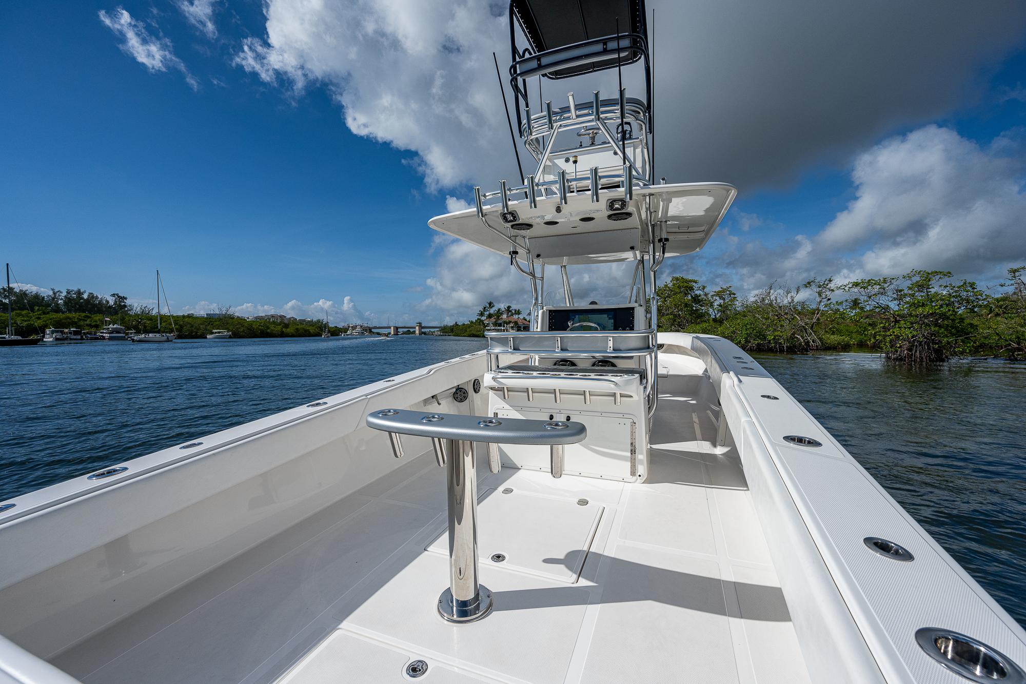 Used 2005 Venture 39 Open