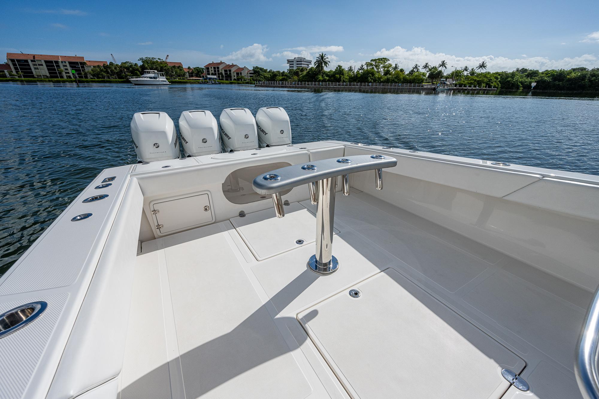 Used 2005 Venture 39 Open