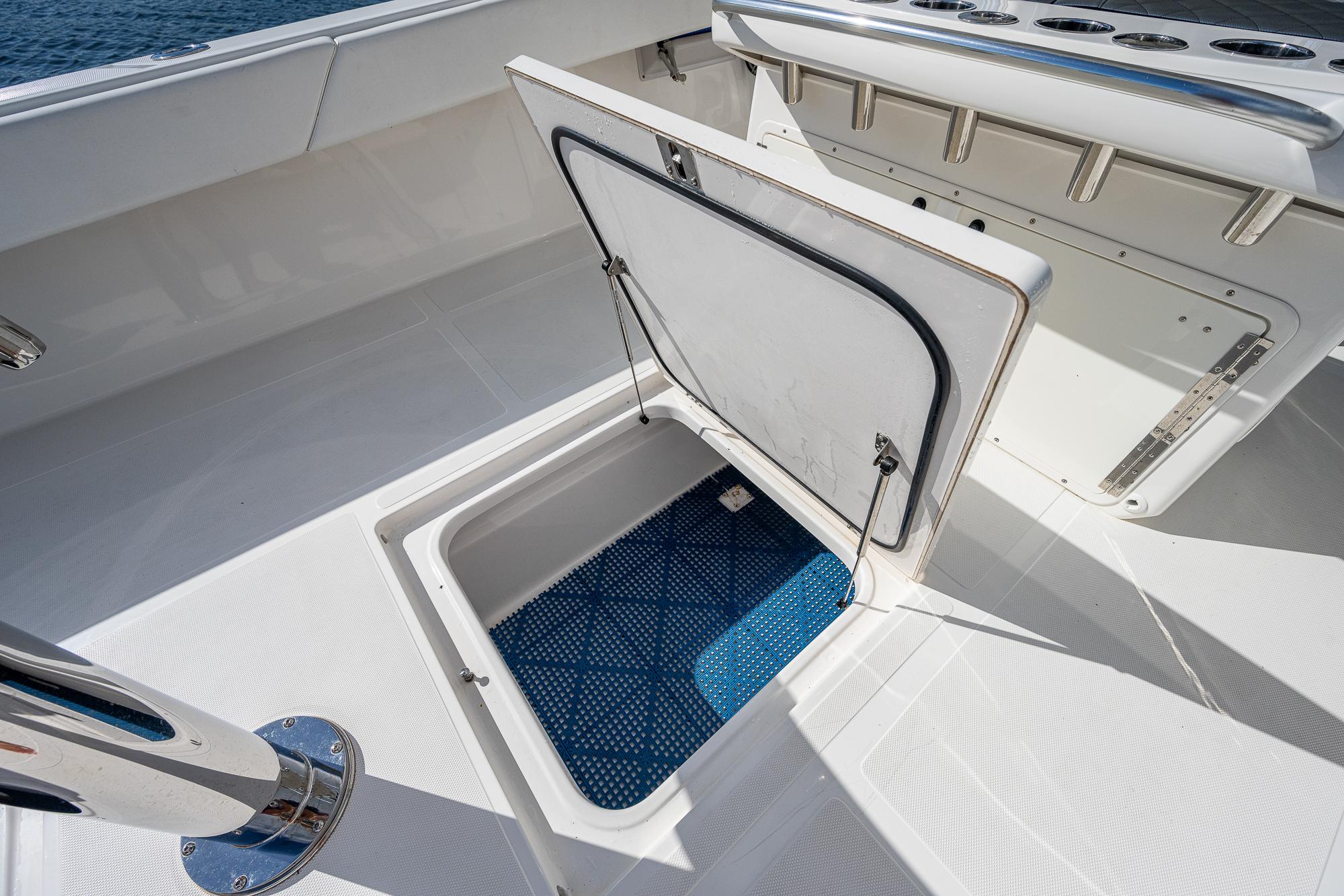 Used 2005 Venture 39 Open