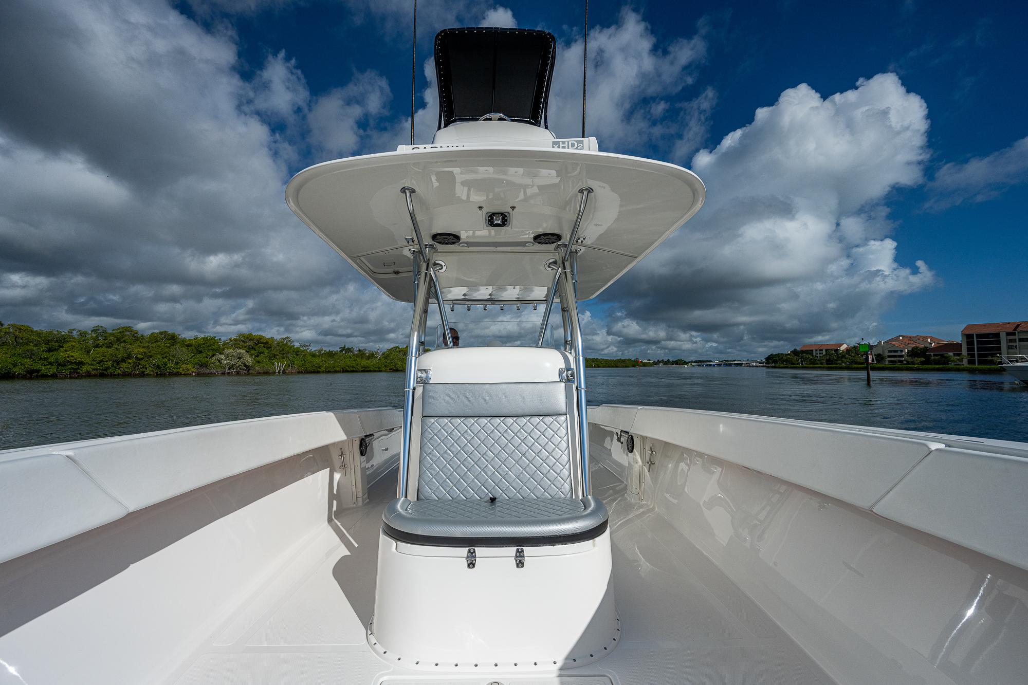 Used 2005 Venture 39 Open