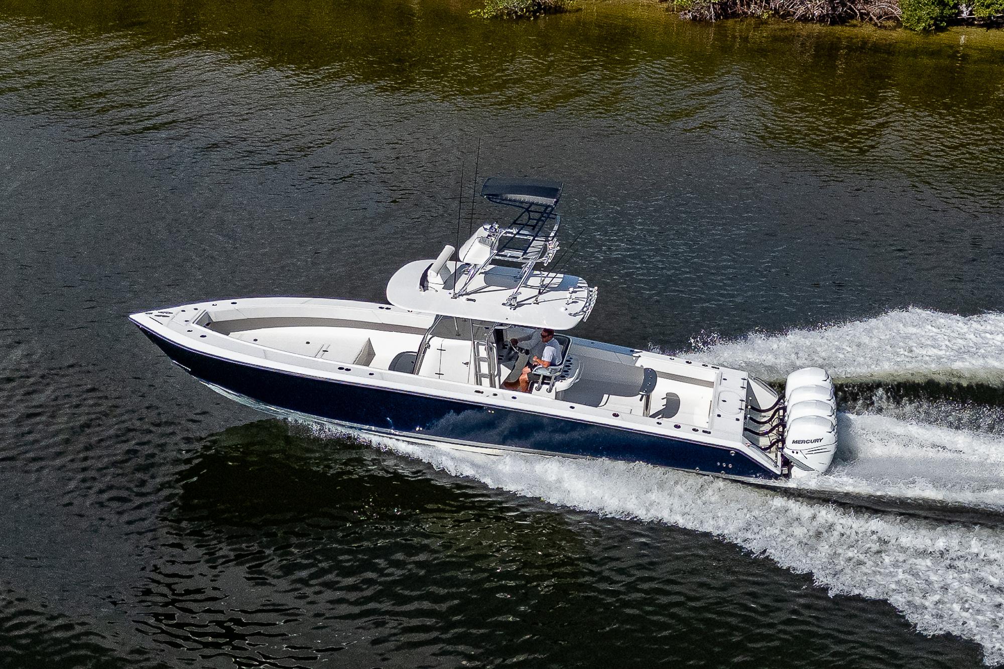 Used 2005 Venture 39 Open