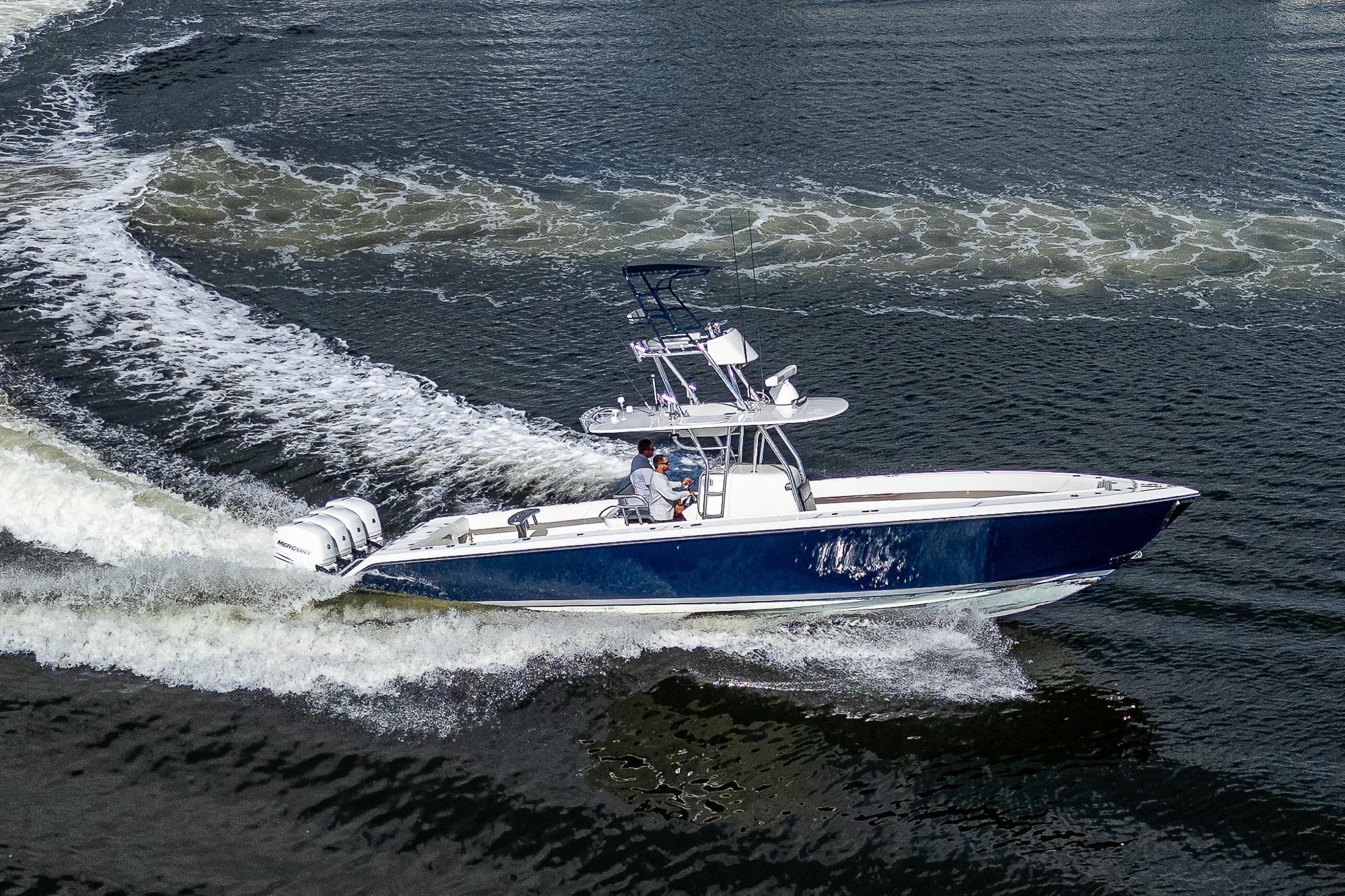 Used 2005 Venture 39 Open