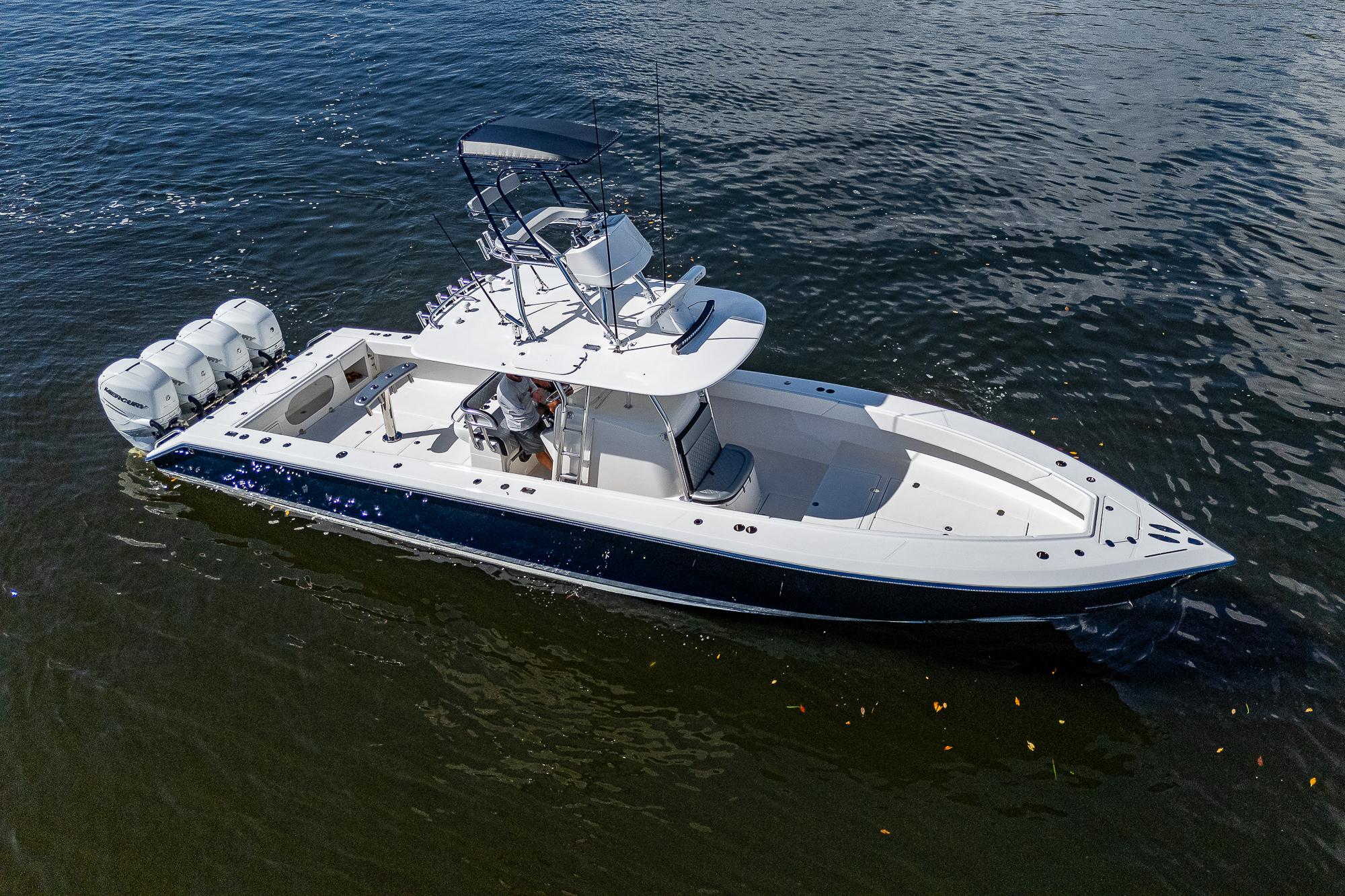 Used 2005 Venture 39 Open