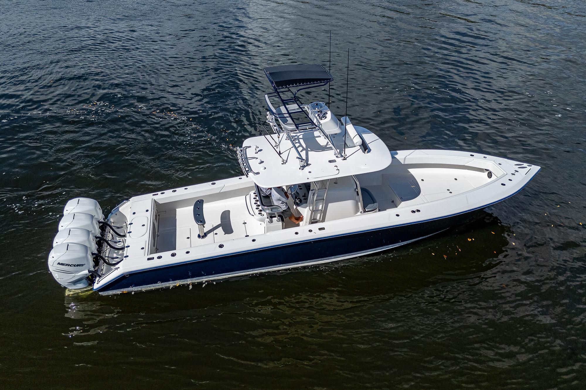 Used 2005 Venture 39 Open