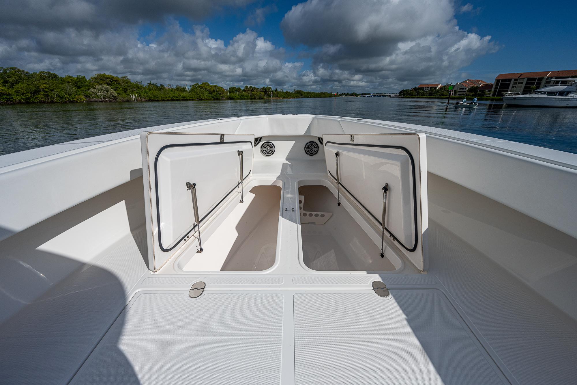 Used 2005 Venture 39 Open