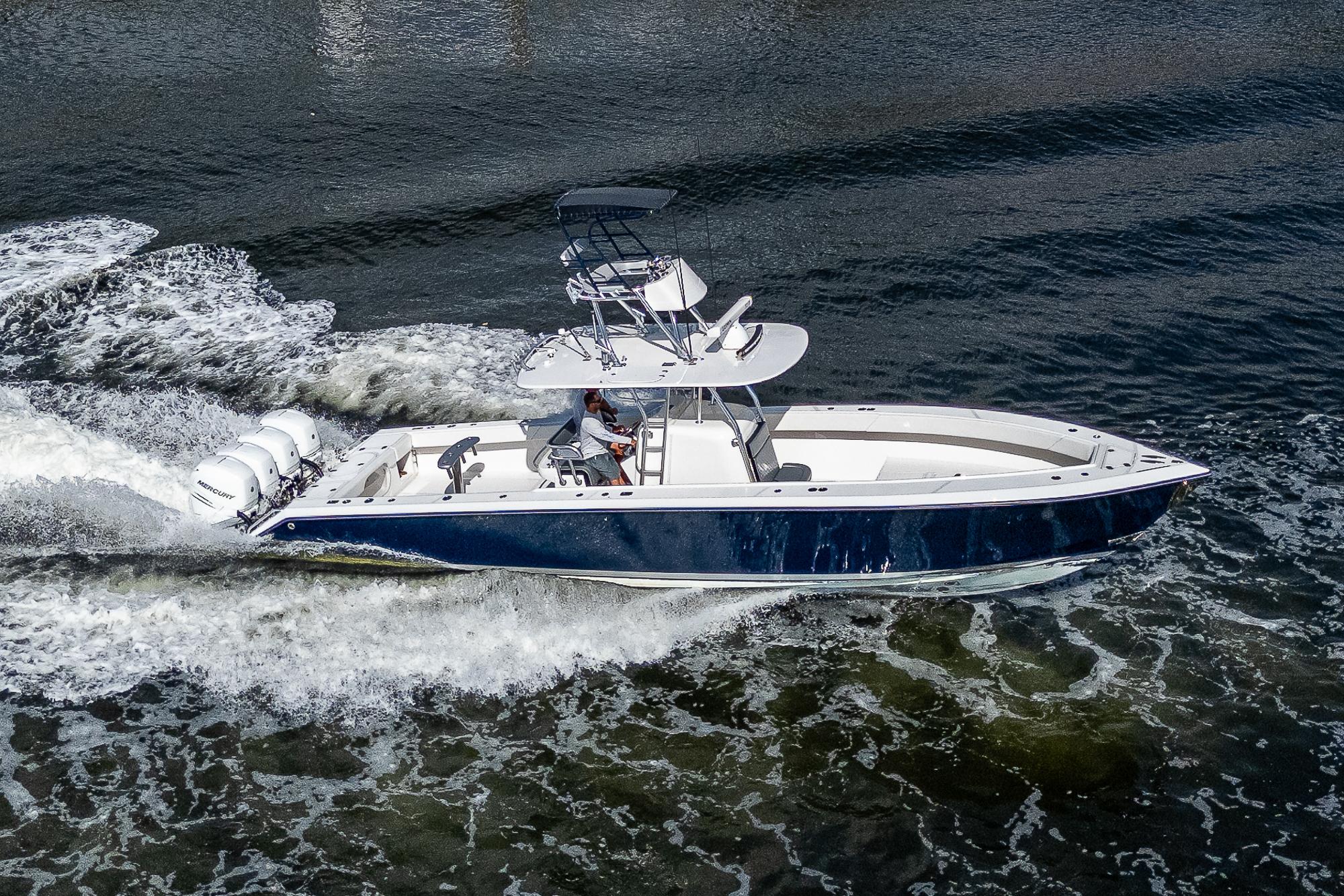 Used 2005 Venture 39 Open