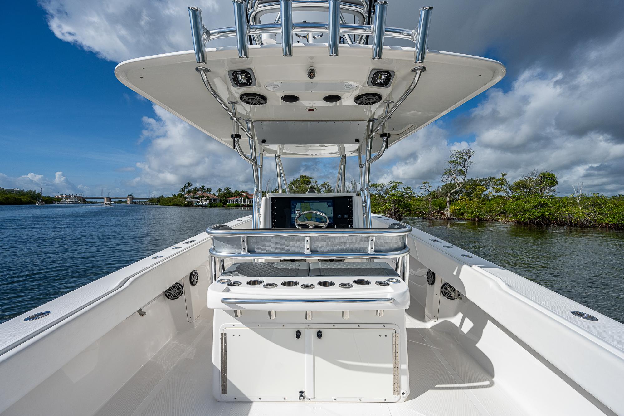 Used 2005 Venture 39 Open